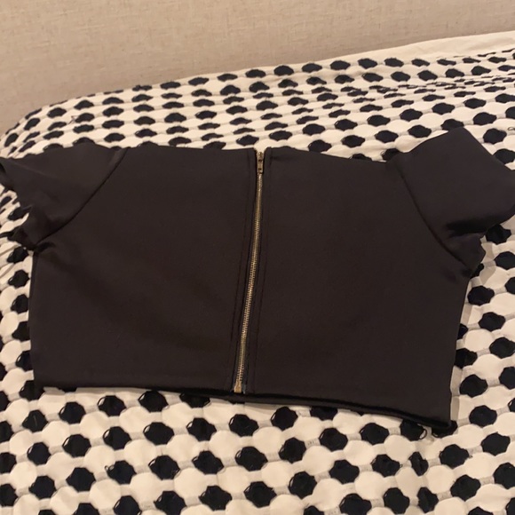 Black off the shoulder crop top with splits size M - Picture 3 of 3